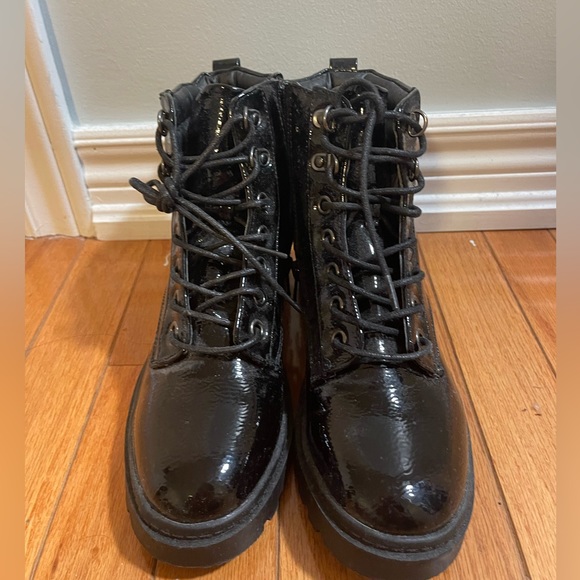 ASOS Brand: Newlook chunky flat hiker boots in black - Picture 6 of 7